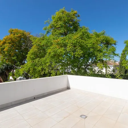 Espectacular Con Piscina En Villa