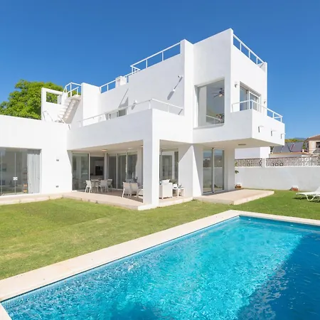 Espectacular Con Piscina En Villa Marbella